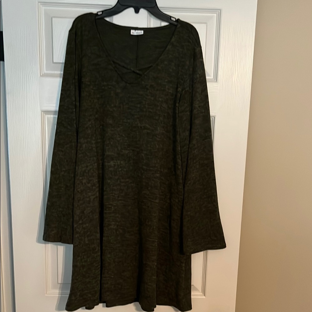 Green V-Neck Long Sleeve Sweater Dress